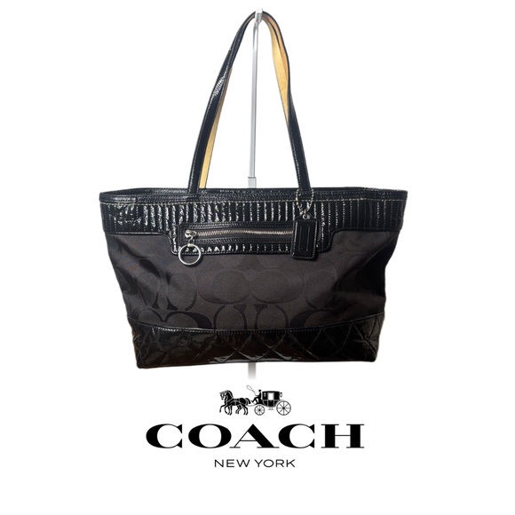Coach Handbags - COACH POPPY Signature quilted tote bag (EUC)